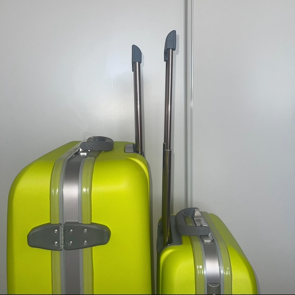 Neon yellow suitcases - Picture 5 of 14